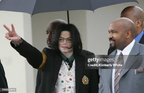 Pop singer Michael Jackson gestures as he leaves the Santa Barbara County Courts with his bodyguards for the third day of his child molestation...