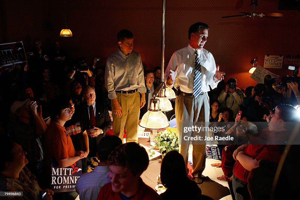 Mitt Romney Campaigns Across U.S. For Super Tuesday Primaries