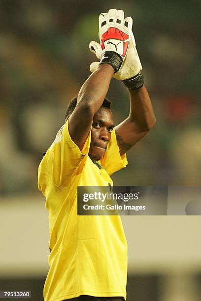 Idris Carlos Kameni of Cameroon celebrates their win during the AFCON Quarter Final match between Tunisia and Cameroon at the Tamale Stadium February...