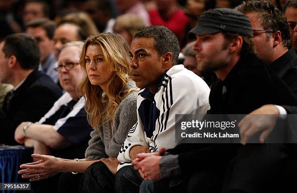 Actress Ellen Pompeo, her husband record producer Chris Ivery and actor Sean William Scott watch the game between the New York Knicks and the Los...