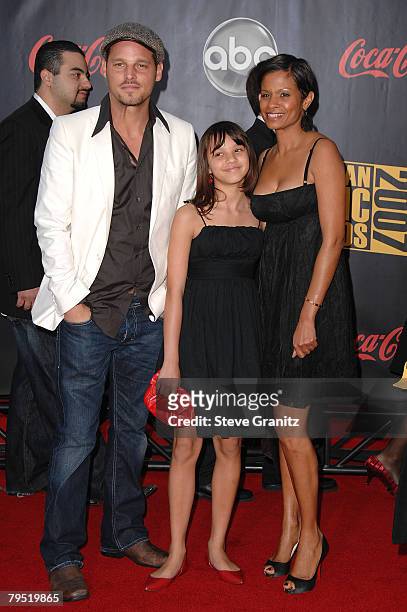 Actor Justin Chambers, daughter and Wife Keisha Chambers arrives to the 2007 American Music Awards at the Nokia Theatre on November 18, 2007 in Los...