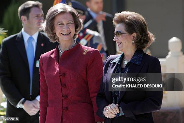 Spain's Queen Sofia and Egypt's first lady Suzanne Mubarak smile as King of Spain Juan Carlos and Egyptian President Hosni Mubarak review the honour...