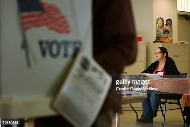 Sign reading, "Se habla Espanol", identifies a bilingual election official as voters go to the polls for Super Tuesday primaries in the predominantly...