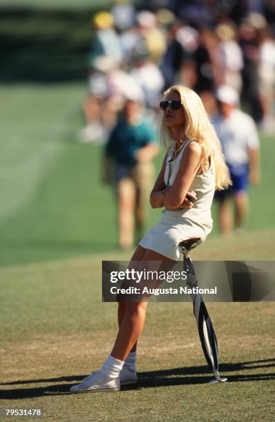 Julie Crenshaw the wife of Ben Crenshaw wathces her husband during the 1995 Masters Tournament on April 9, 1995 in Augusta, Georgia.