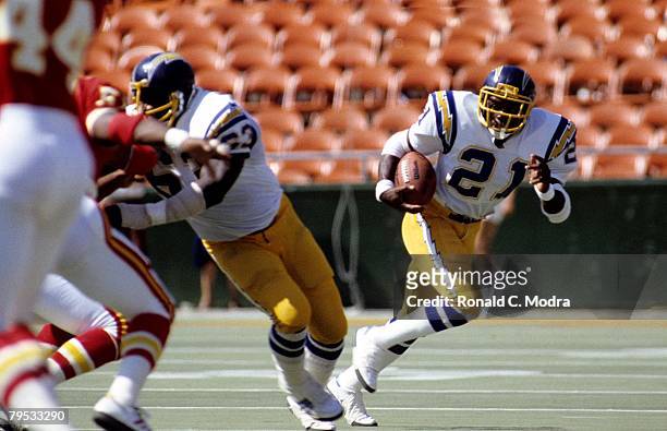 James Brooks of the San Diego Chargers carries the ball during a game against the Kansas City Chiefs on September 20, 1981 in Kansas City, Missouri.