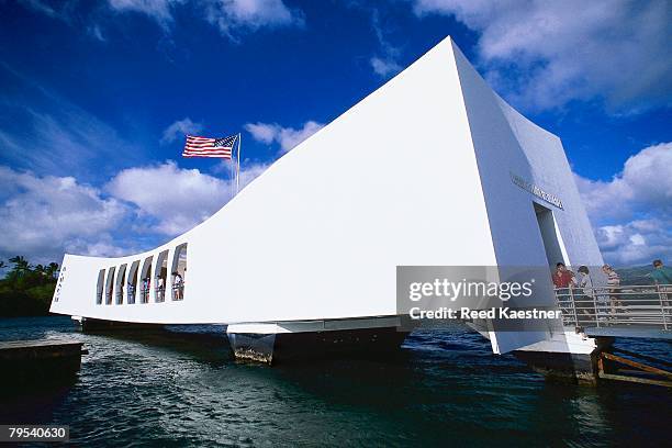 uss arizona memorial - pearl harbor hawaii stock pictures, royalty-free photos & images