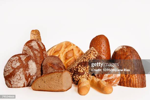 various sorts of bread, close-up - vollkornbrot stock-fotos und bilder