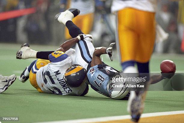 Tennesee Titans wide receiver Kevin Dyson comes up just inches short of the endzone as time expires during Super Bowl XXXIV, a 23-16 St. Louis Rams...