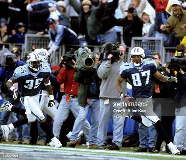 Tennessee Titans wide receiver Kevin Dyson takes a kickoff return 75 yards for a touchdown during the AFC Wildcard Playoff, a 22-16 victory over the...