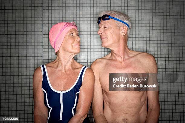 senior couple in changing room, wearing swim cap and goggles - old woman in swimsuit imagens e fotografias de stock