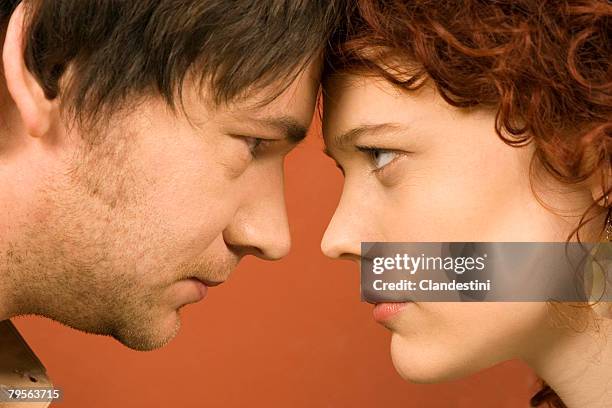 profile of man and woman staring at each other - different hairstyles for straight hair photos et images de collection