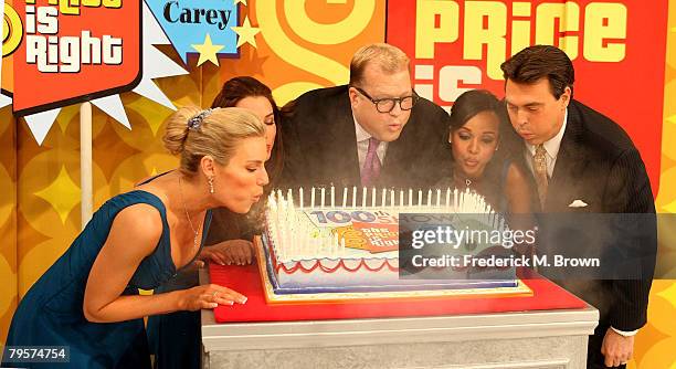 Models Rachel Reynolds, Brandi Sherwood, host Drew Carey, model Tomeka Nash and announcer Rich Fields pose during his 100th Episode of "The Price Is...