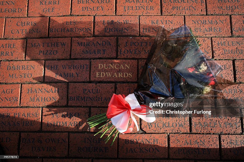 Manchester United Marks 50th Anniversary Of Munich Air Disaster