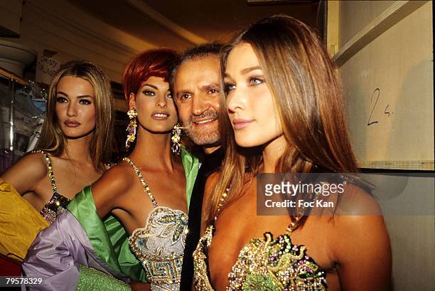 Karen Mulder, Linda Evangelista, Gianni Versace and Carla Bruni, attend the Versace High Fashion Show at the Ritz Hotel on January 1,1992 in Paris,...