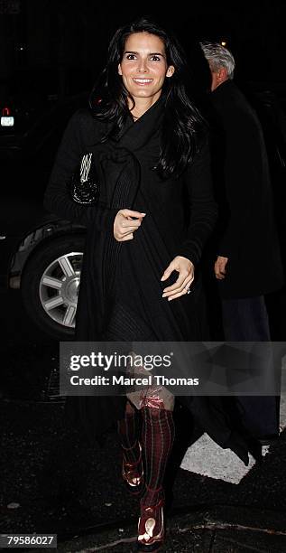 Actress Angie Harmon visits the "Ye Waverly Inn" restaurant in the West Village on February 5, 2008 in New York City.