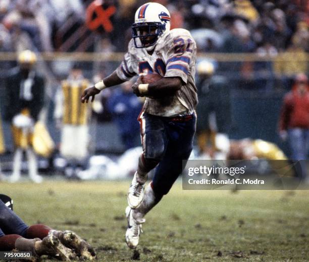 Joe Cribbs of the Buffalo Bills during a game against the Green Bay Packers on December 5, 1982 in Milwaukee, Wisconsin.