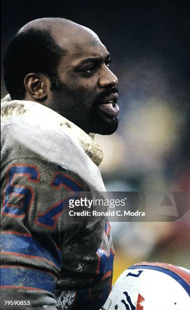 Reggie McKenzie of the Buffalo Bills during a game against the Green Bay Packers on December 5, 1982 in Milwaukee, Wisconsin.