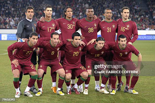 Portugal's football team, in the first row midfielder Ricardo Quaresma, midfielder Petit, midfielder Deco, midfielder Maniche and defender Marco...