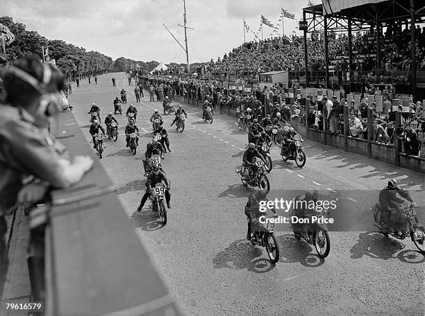 Tt Racer Isle Of Man Tt Course Photos and Premium High Res Pictures - Getty Images