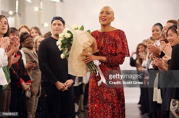 S Good Morning America co-anchor Robin Roberts, who was recently diagnosed with breast cancer and completed chemotherapy, takes a bow after walking...