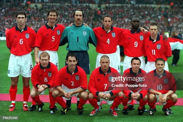 October 2000 Nick Seaman Photos and Premium High Res Pictures - Getty Images