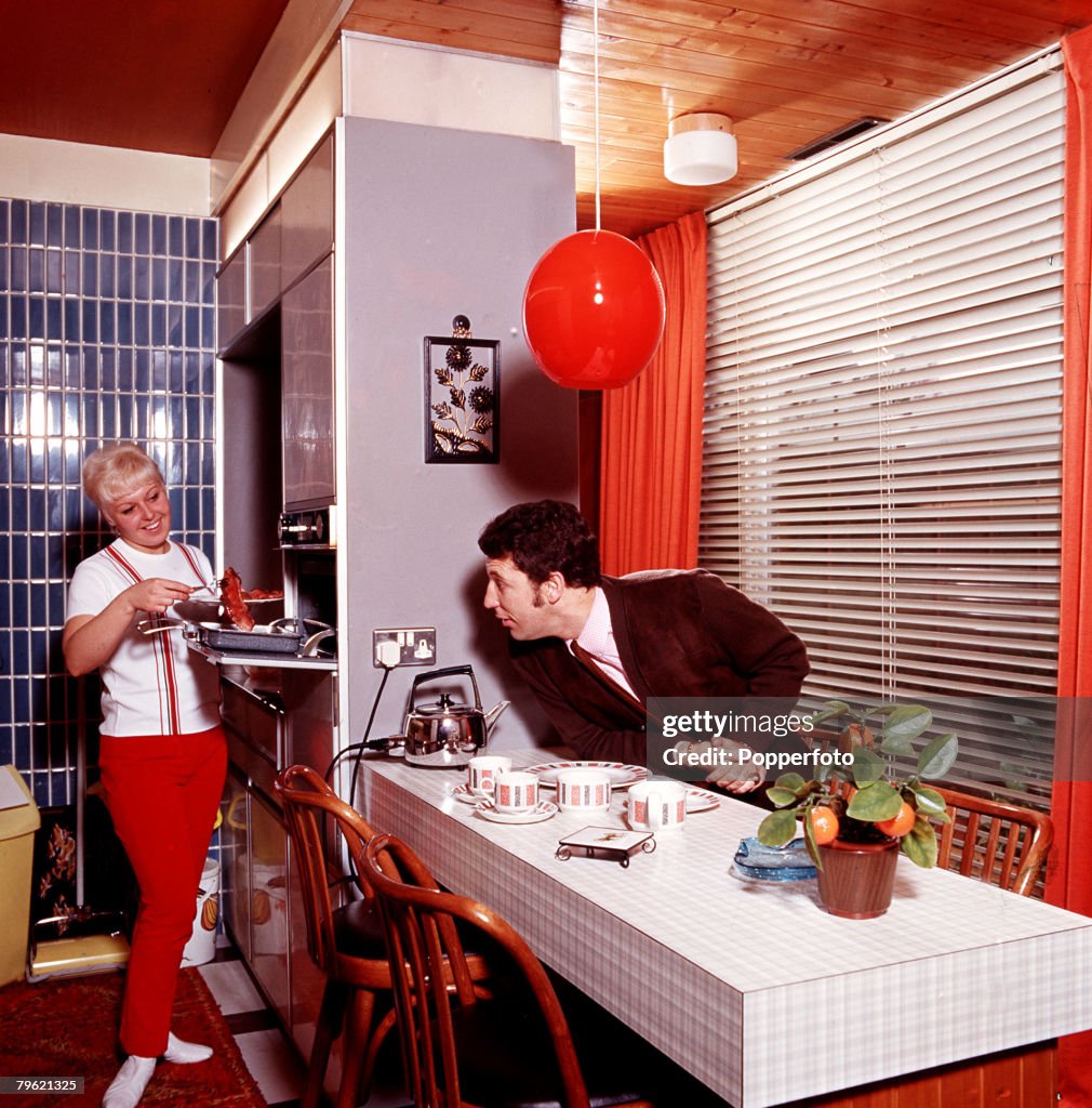 1967. A picture of Welsh singer Tom Jones at home with his wife.