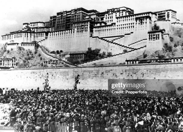 S, Tibet, Asia, A vast crowd of Tibetan women converge on the Potala as a protest against the Chinese presence