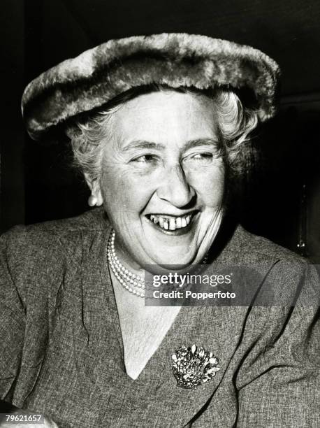 Literature, Personalities, pic: 1957, English crime writer Agatha Christie at a party to celebrate the 1998th stage performance of "The...