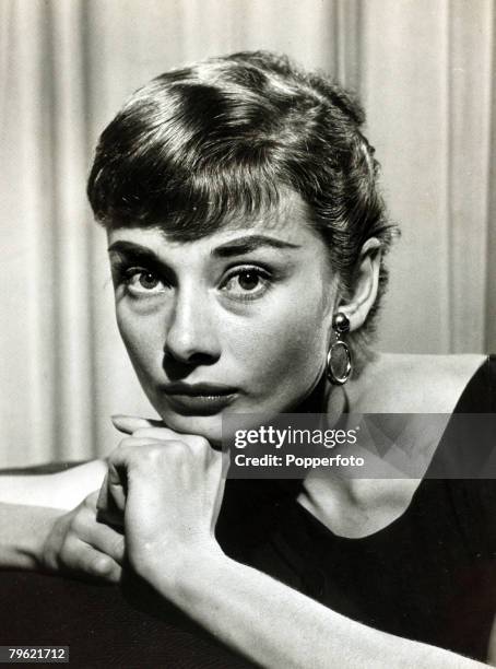 Stage and Screen, Personalities, pic: 1954, Actress Audrey Hepburn, portrait, Audrey Hepburn, born in Brussels, a truly international star from a...