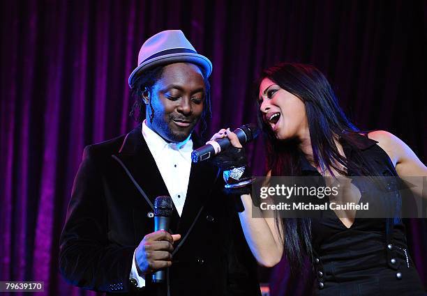 Singer will.i.am of the Black Eyed Peas performs with Nicole Sherzinger during the 4th Annual Peapod Foundation Benefit Concert hosted by The Black...