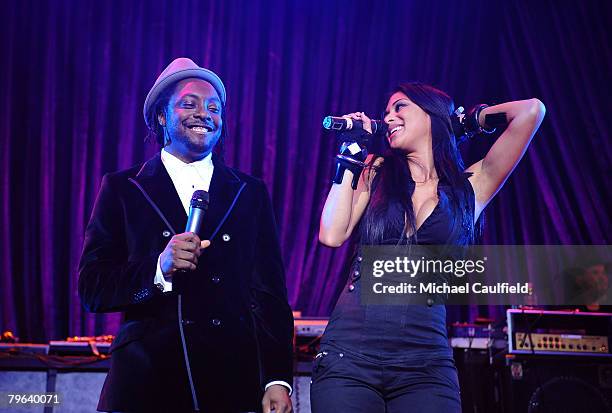 Singer will.i.am of the Black Eyed Peas performs with Nicole Sherzinger during the 4th Annual Peapod Foundation Benefit Concert hosted by The Black...