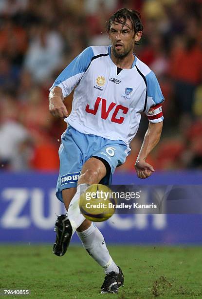 Tony Popovic of Sydney passes the ball during the A-League minor semi final second leg match between the Queensland Roar and Sydney FC at Suncop...