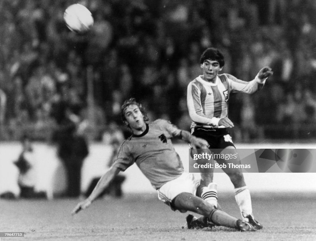 Sport, Football, pic: 22nd May 1979, FIFA,75th Anniversary Match in Berne, Switzerland, Argentina 0 v Holland 0