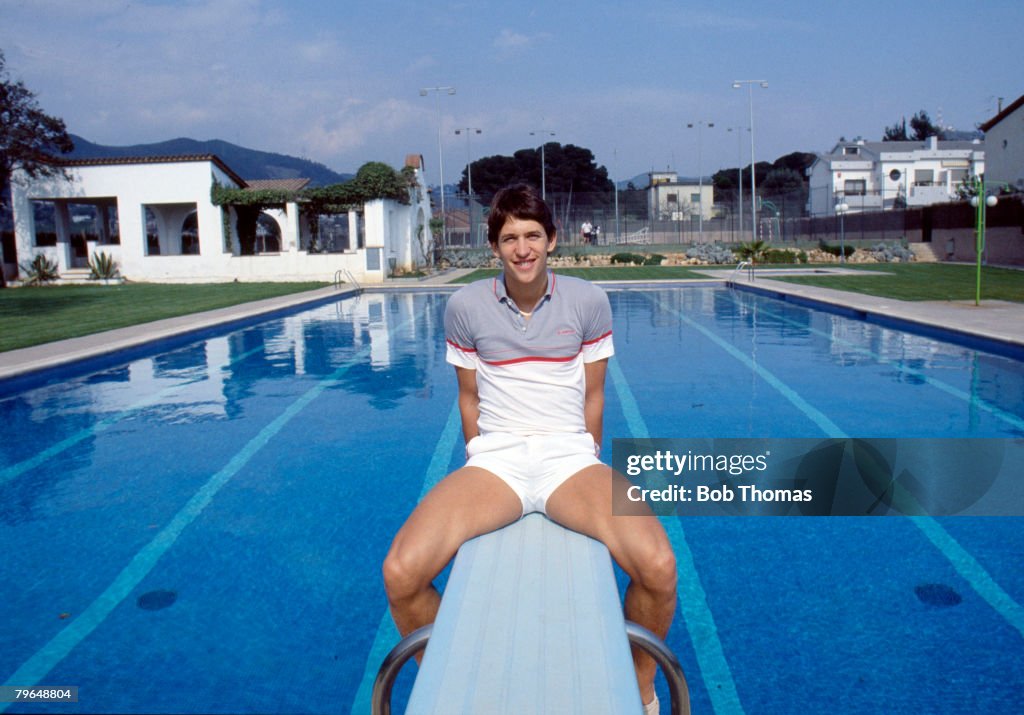 BT Sport, Football, pic: 19th March 1987, Barcelona's Gary Lineker poses by the swimming pool at his home in Barcelona, Gary Lineker, one of England's best ever strikers, won 80 England international caps between 1984-1992