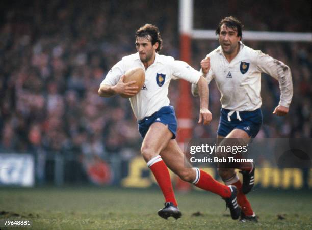 Sport, Rugby Union, pic: 18th February 1984, 5 Nations Championship in Cardiff, Wales 16 v France 21, France outside half Jean-Patrick Lescarboura...