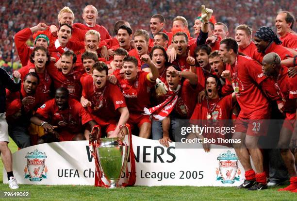 Sport, Football, UEFA Champions League Final, 25th May 2005, Ataturk Stadium, Istanbul, AC Milan 3 v Liverpool 3, , The Liverpool team celebrate with...