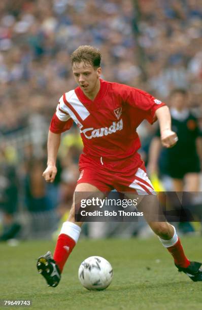 39 Rob Jones Soccer Player Liverpool Fc Stock Photos, HighRes Pictures