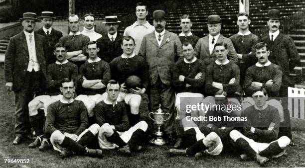 Manchester United F,C, 1908-1909 winners of the English F,A,Cup 1909, Back row, l-r, J,E,Mangall , F,Bacon , J,Picken, H,Edmunds, G,H,Murray ,...