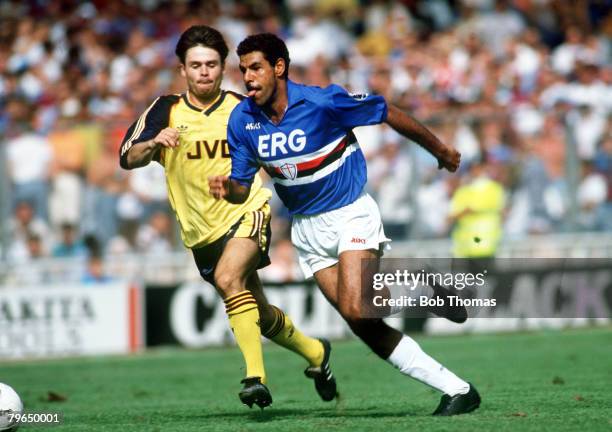 11th August 1990, The Makita Tournament at Wembley, Sampdoria 1, v Arsenal 0, Toninho Cerezo, Sampdoria, races away from Arsenal's Anders Limpar