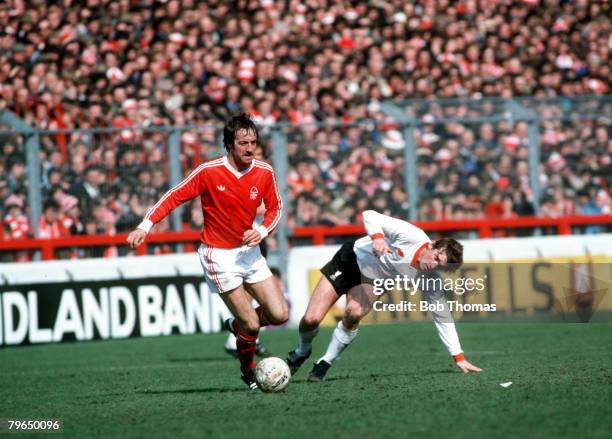 Circa 1978, Nottingham Forest's Frank Clark beats Liverpool's Kenny Dalglish