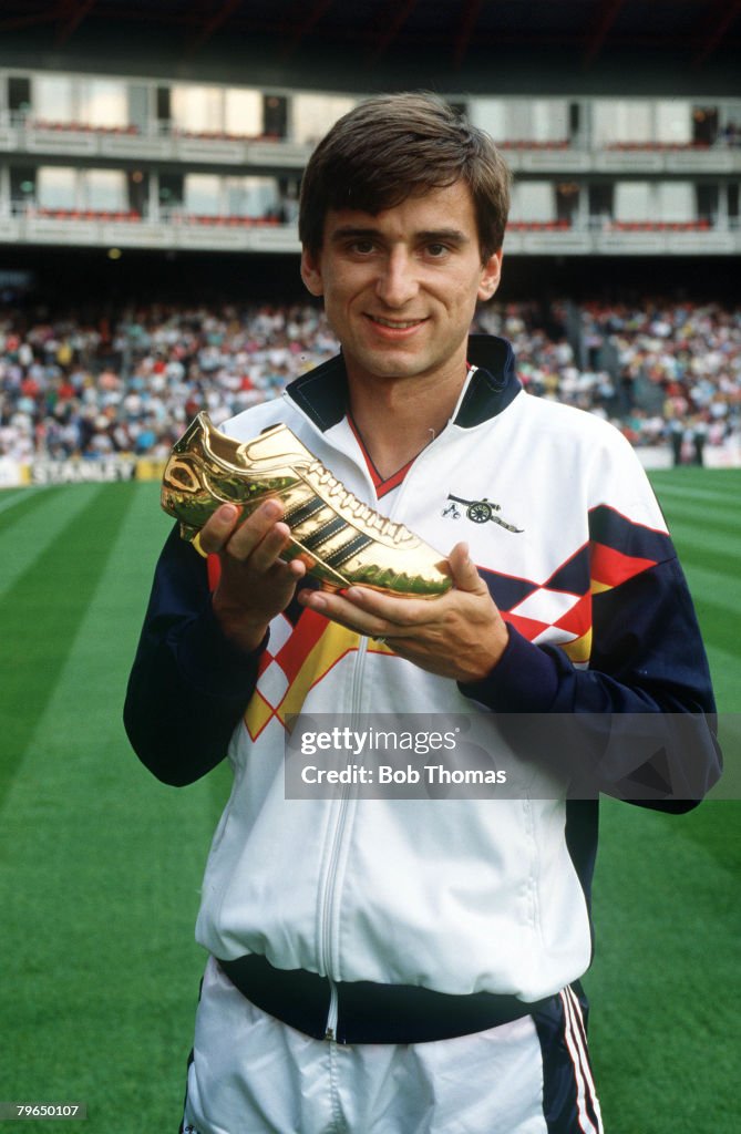BT Sport, Football, pic: 1989, Arsenal's Alan Smith with his Golden Boot award, twice a winner in 1989 and 1991