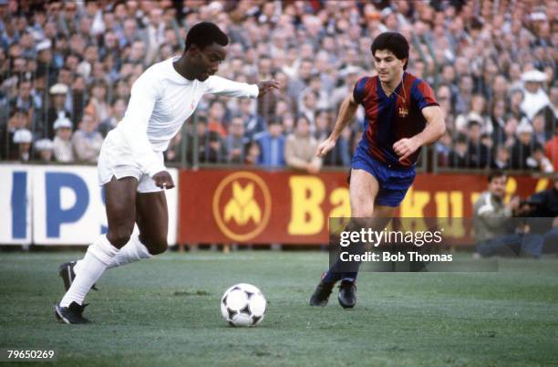 Circa 1980, Spanish League, Real Madrid 3, v Barcelona 2, Laurie Cunningham, Real Madrid poised to cross the ball, Laurie Cunningham played in Spain...