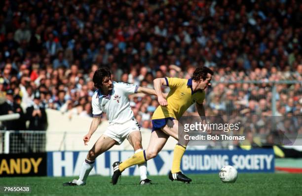 Sport, Football, FA Cup Final, Wembley, 10th May 1980, West Ham United 1 v Arsenal 0, Arsenal's Liam Brady moves away from West Ham's Alan Devonshire