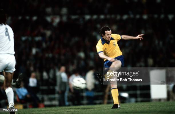 Sport, Football, European Cup-Winners Cup Final, Brussels, Belgium, 14th May 1980, Arsenal 0 v Valencia 0 , Arsenal's Liam Brady fires a left-footed...