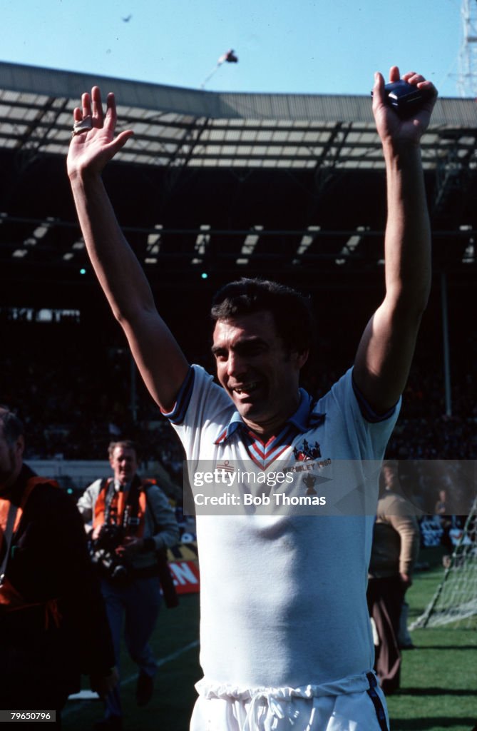 Sport, Football, FA Cup Final, Wembley, 10th May 1980, West Ham United 1 v Arsenal 0, West Ham's Trevor Brooking who scored the winning goal celebrates after the match