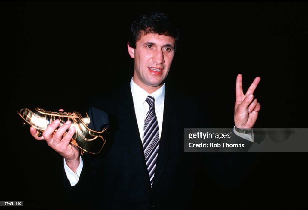 Sport, Football, Adidas Golden Shoe Awards, Monte Carlo, Monaco, 21st January 1988, Dynamo Bucharest's Rodion Camataru, the leading goalscorer in Europe (44 goals), is pictured with his golden shoe award