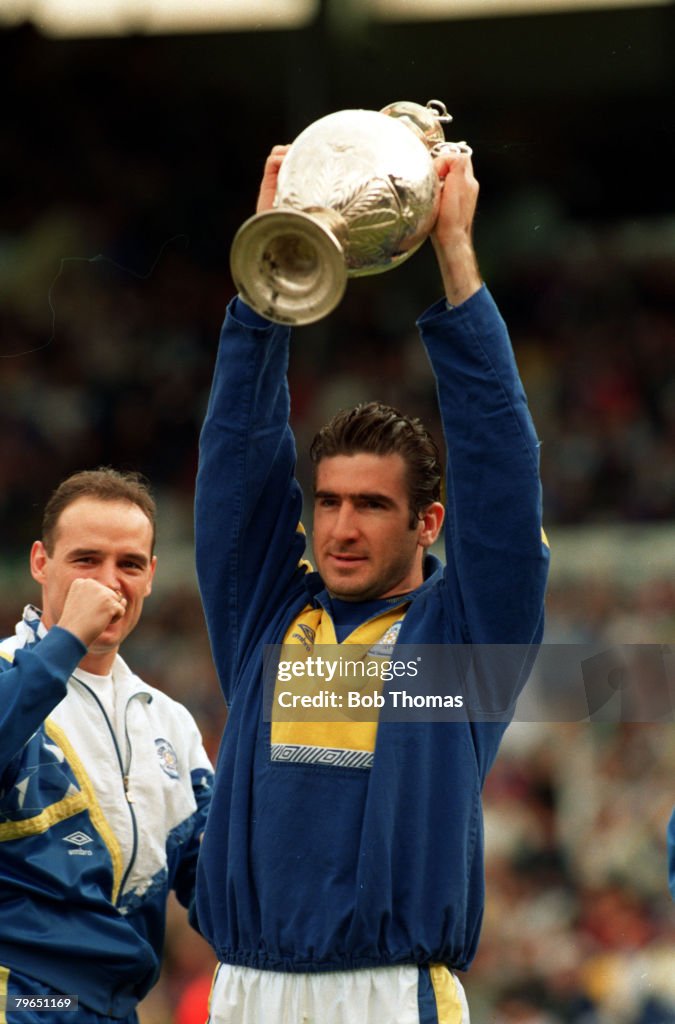 Sport, Football, League Division One, May 1992, Leeds United's Eric Cantona holds the Championship trophy aloft