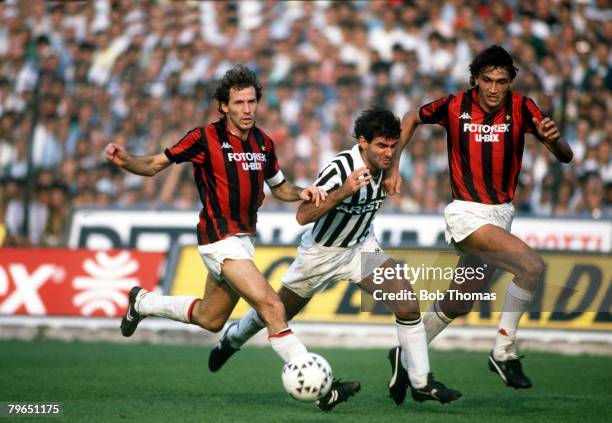 5th October 1986, Italian League Serie A, Juventus 0 v AC Milan 0, Juventus striker Massimo Briaschi, centre, races for the ball with AC Milan's...