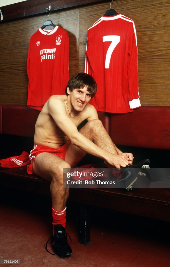 Sport, Football, Feature, pic: January 1989, Liverpool's Peter Beardsley prepares to don the famous number 7 shirt worn by famous predecessors Kevin Keegan and Kenny Dalglish