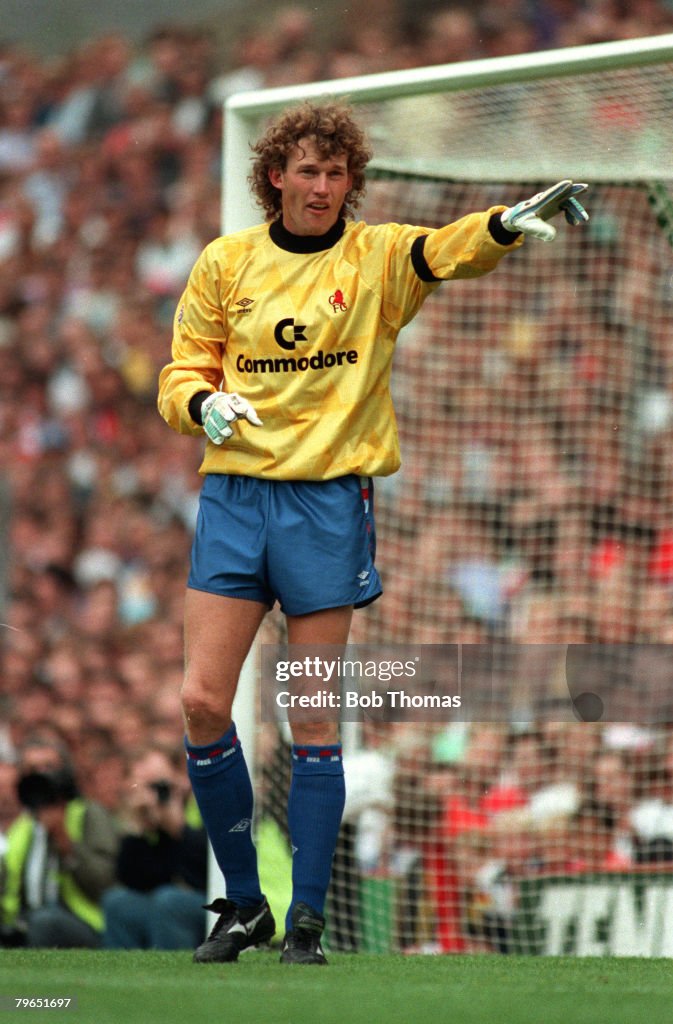 Sport, Football, pic: 15th September 1990, Division 1, Arsenal 4 v Chelsea 1, Chelsea goalkeeper Dave Beasant